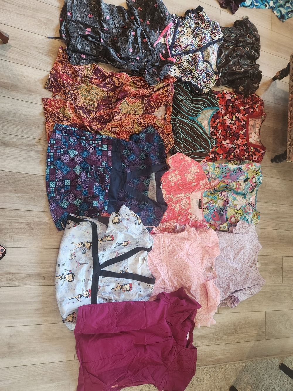 Womens XL Uniform/SCRUB Tops! 13 Total